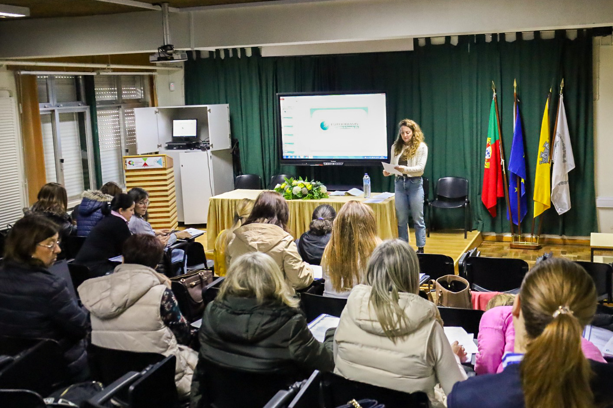 Promovida formação de profissionais da área da educação