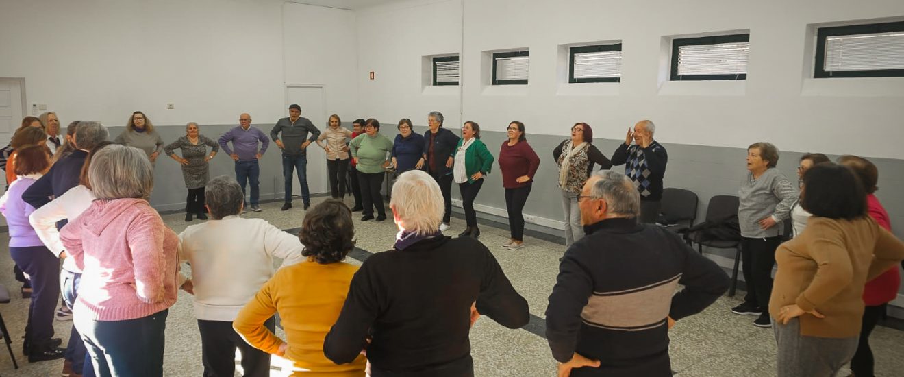 Primeira sessão do Centro de Convívio de Garfe com casa cheia