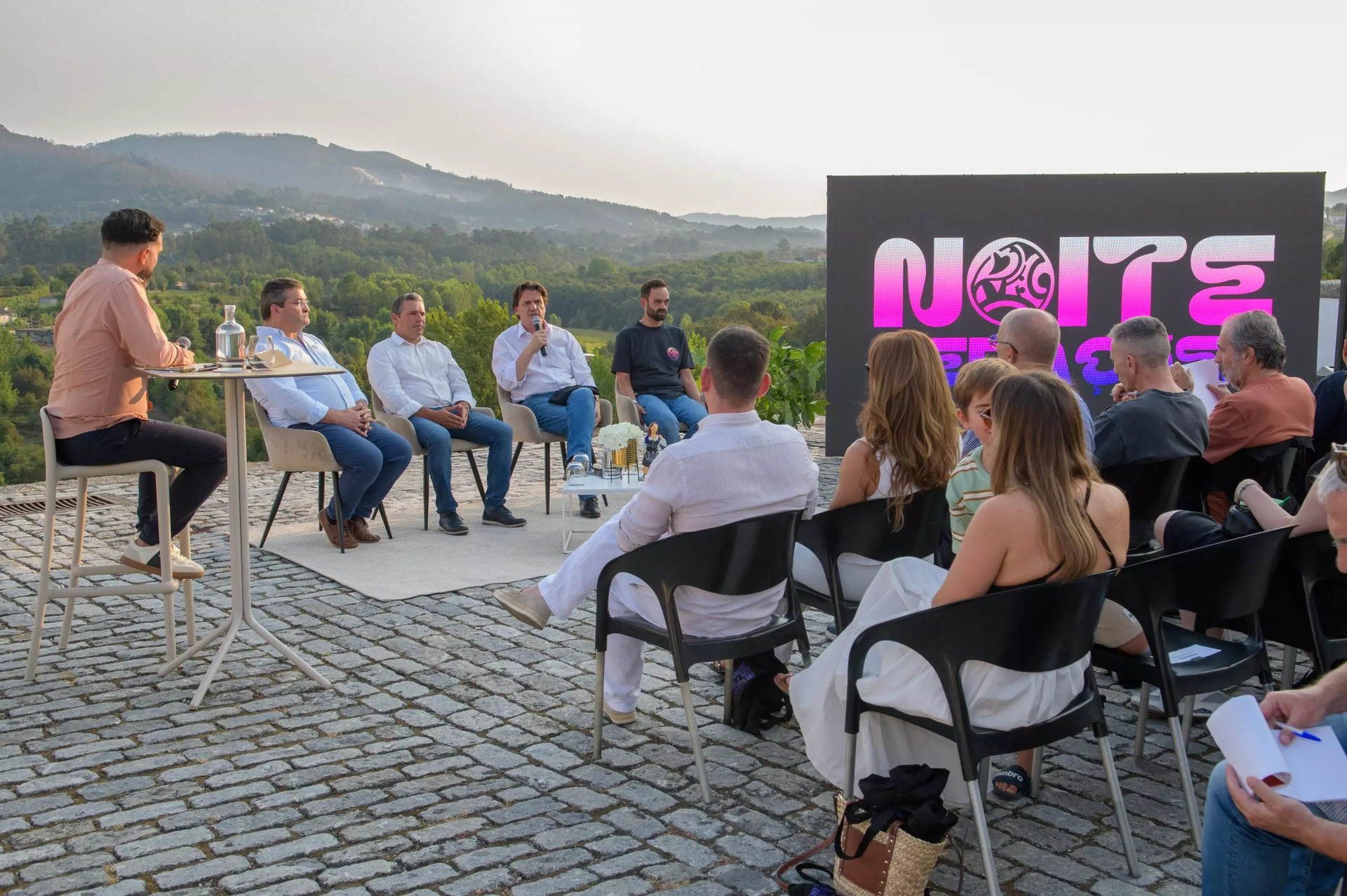 Carolina Deslandes, Pedro Abrunhosa, D.A.M.A e Padre Guilherme são as cabeças de cartaz da 15.�...