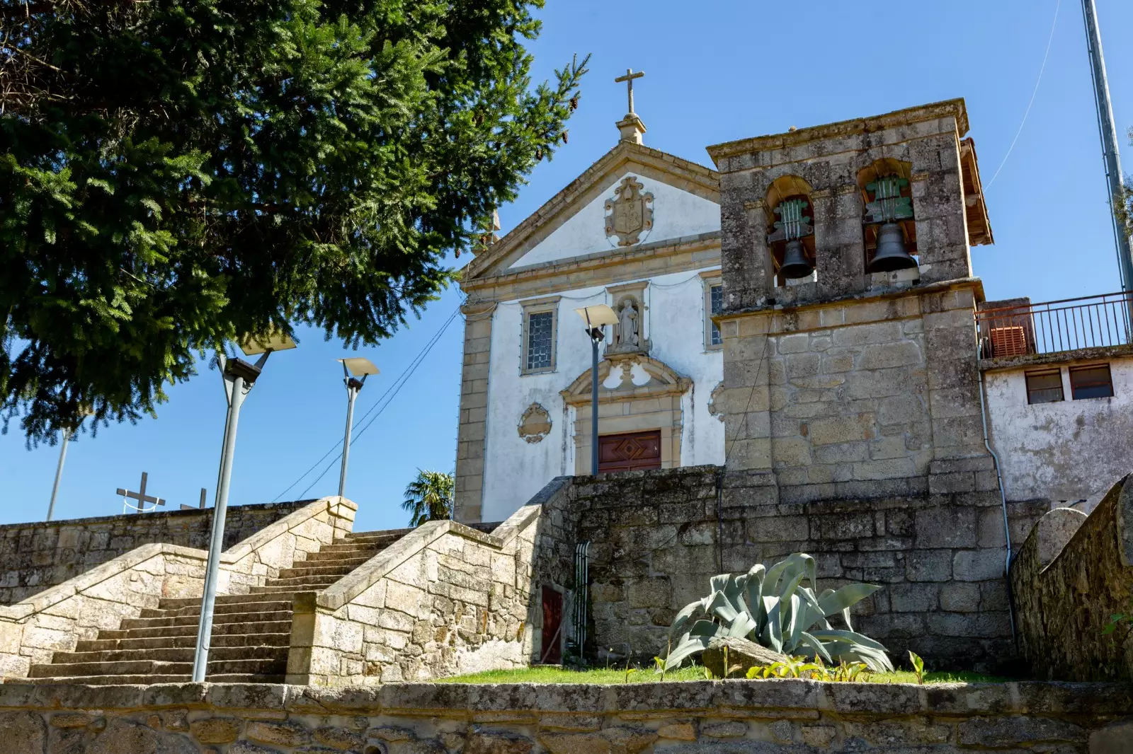 Igreja-Paroquial-de-Aguas-Santas.jpg1_