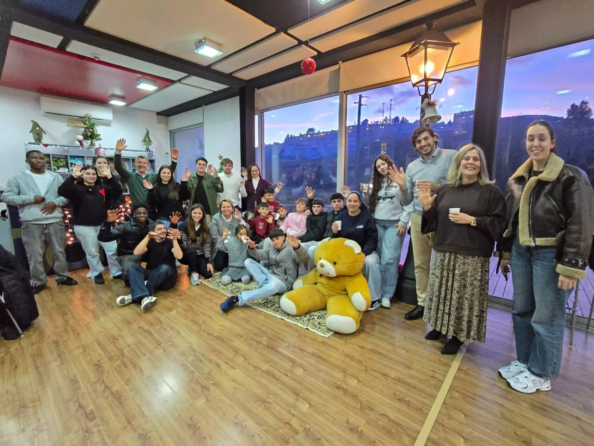 Espaço Jovem com programa natalício dedicado à juventude