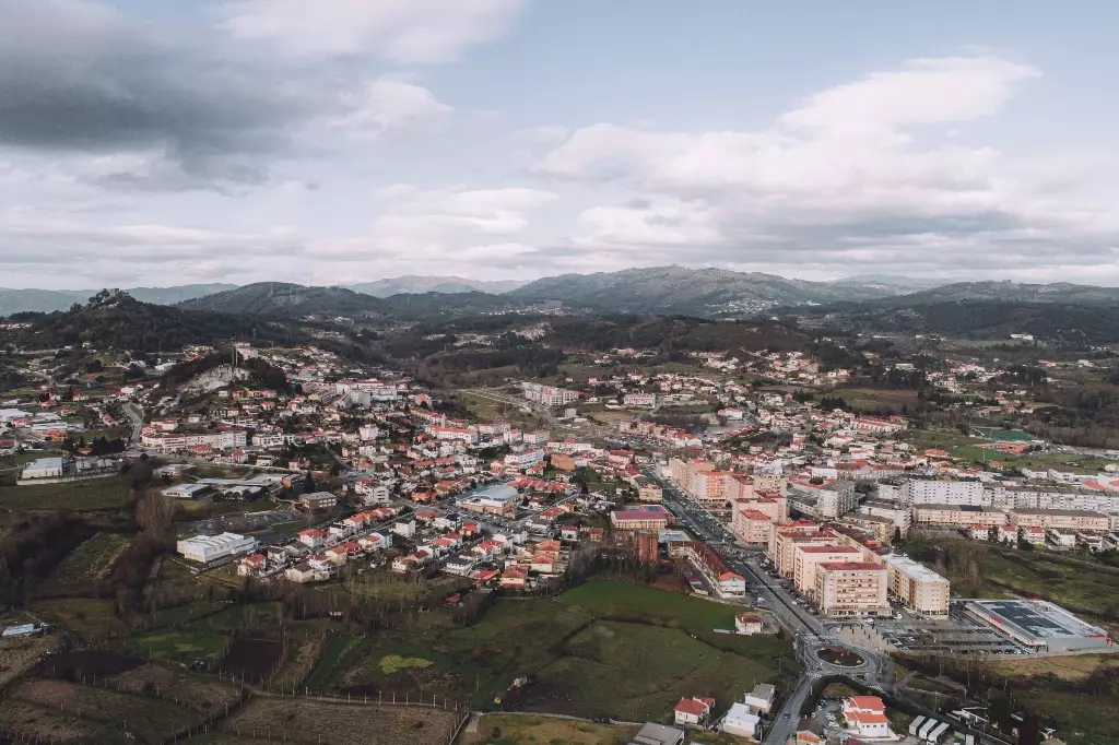 Vila-da-Povoa-de-Lanhoso-vista-desde-Galegos
