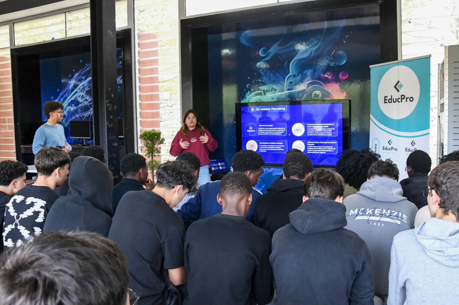 Jovens povoenses abordam temáticas da “Transição Verde e Migração” em sessão dinamizada pela FAJUB